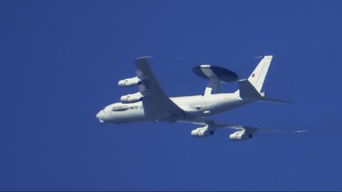 Ein Aufklärungsflugzeug des Typs AWACS