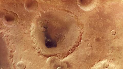 Der Krater Neukum auf dem Mars, fotografiert von der ESA-Sonde Mars Express (ESA/DLR/FU Berlin)