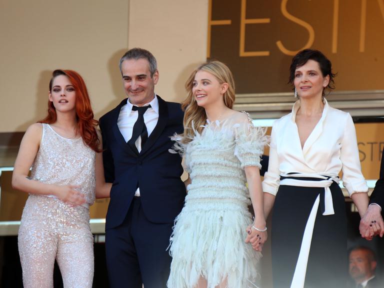 Kristen Stewart, Olivier Assayas, Chloe Grace Moretz und Juliette Binoche präsentieren "Die Wolken von Sils Maria" beim 67.Filmfestival in Cannes.