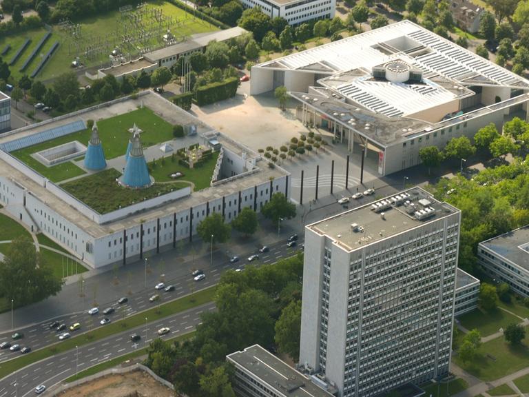Luftaufnahme der Bundeskunsthalle und des Hauses der Geschichte in Bonn