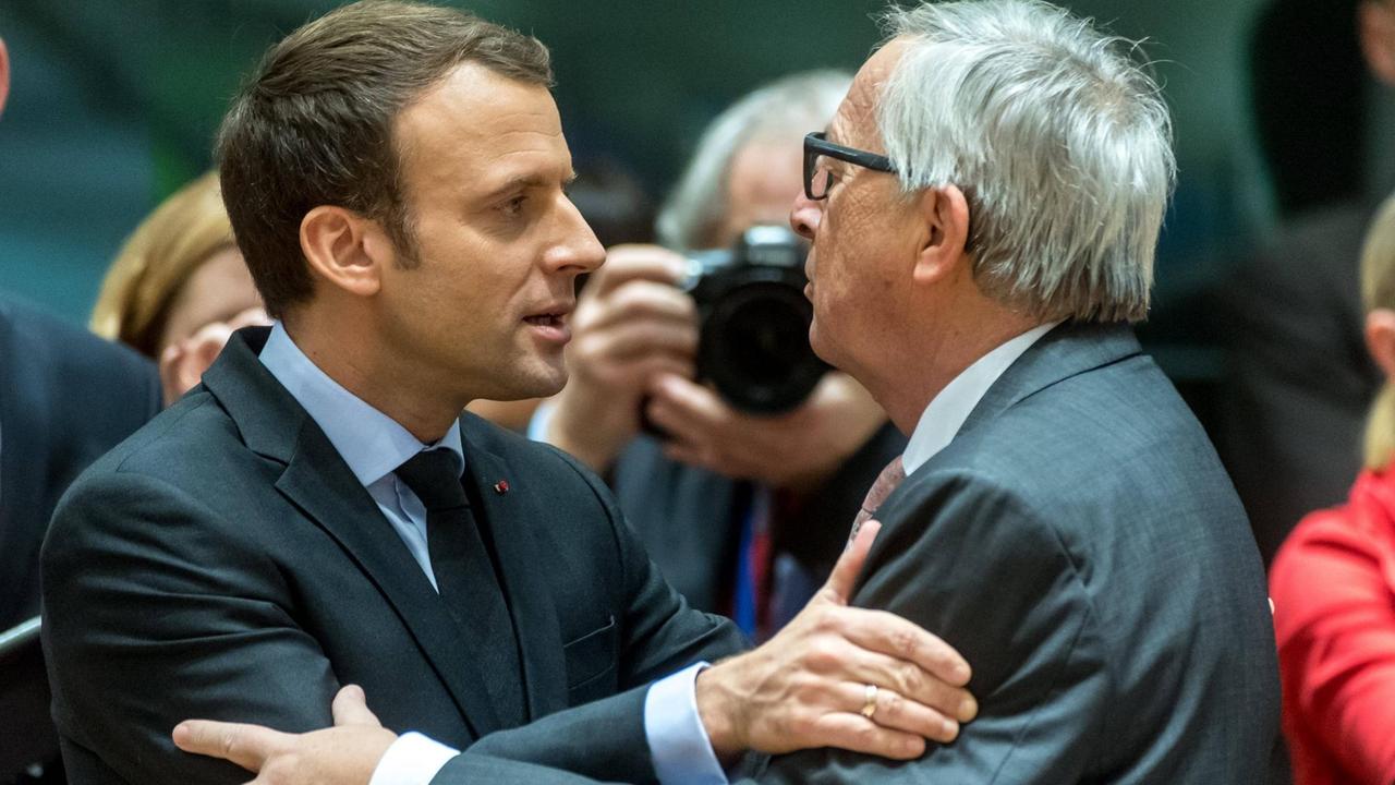 * Emmanuel Macron, Staatspräsident Frankreichs und Jean-Claude Juncker, Präsident der Europäischen Kommission auf dem EU-Gipfel am 15.12.2017