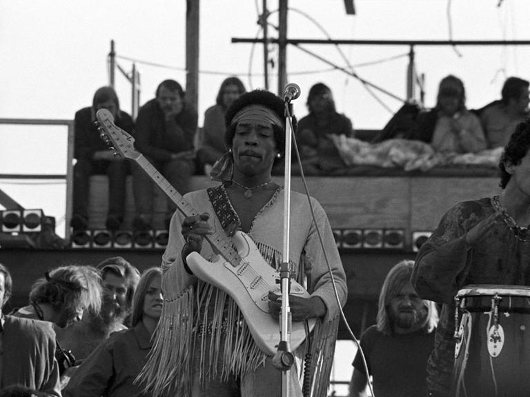 Jimi Hendrix bei seinem zweistündigen Auftritt auf dem Woodstock-Festival am 18. August 1969