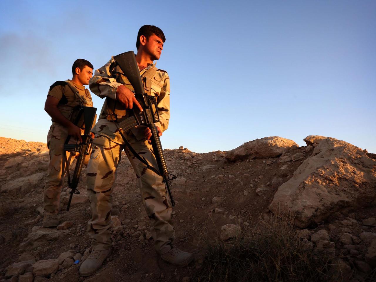 Kurdische Peschmerga-Kämpfer nahe der Front bei Makhmur, 280 Kilometer nördlich von Bagdad.