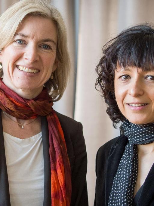 Den amerikanische Biochemikerin Jennifer A. Doudna (l) und die französische Mikrobiologin Emmanuelle Charpentier wurde der Nobelpreis für Chemie 2020 verliehen.