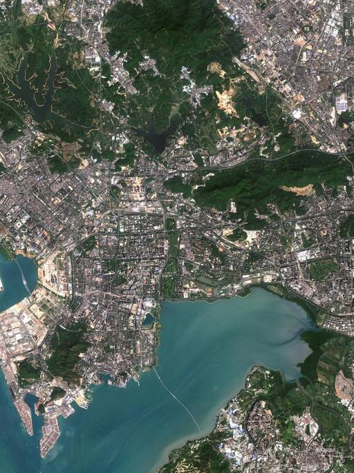 Satellitenbild von Shenzhen am Pearl River Delta.