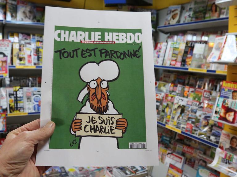 Ein Ausdruck des vorab veröffentlichten Titelbilds der Ausgabe des französischen Satiremagazins "Charlie Hebdo" vom 14. Januar 2015