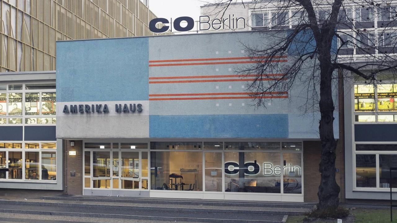 Deutschland, Berlin, Amerika Haus, Ausstellungshaus für Fotografie C/O Berlin, Foto, Dezember 2014 |