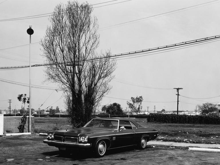 Anthony Hernandez Photographs from an Automotive Culture (#7), 1979 Vintage Silbergelatine Print 27.8 x 35.6 cm