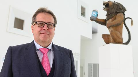 Richard Loibl vor einem Exponat im Museum der Bayerischen Geschichte in Regensburg.