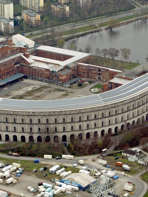 Die alte Kongresshalle und jetziges Dokumentationszentrum in Nürnberg am Dienstag (12.04.2005).