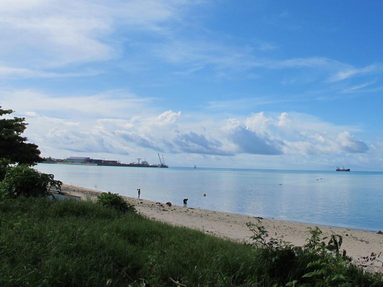 Ein Strand des Pazifikstaats Kiribati 