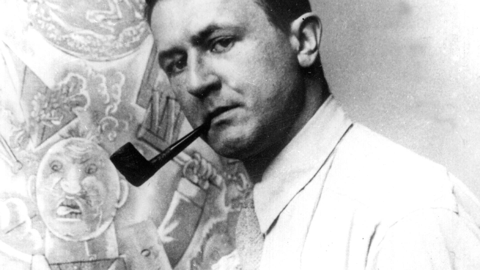 Der wohl bekannteste und schärfste Satiriker der 20er-Jahre, der Maler und Grafiker George Grosz, an der Staffelei. Er war einer der Gründer der Berliner Dada-Gruppe.