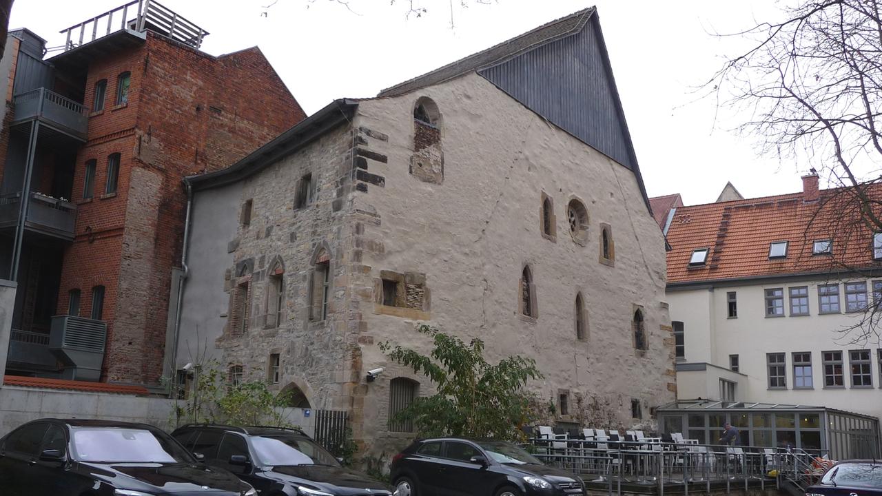 Die "Alte Synagoge" aus dem 11. Jahrhundert in der Altstadt von Erfurt 