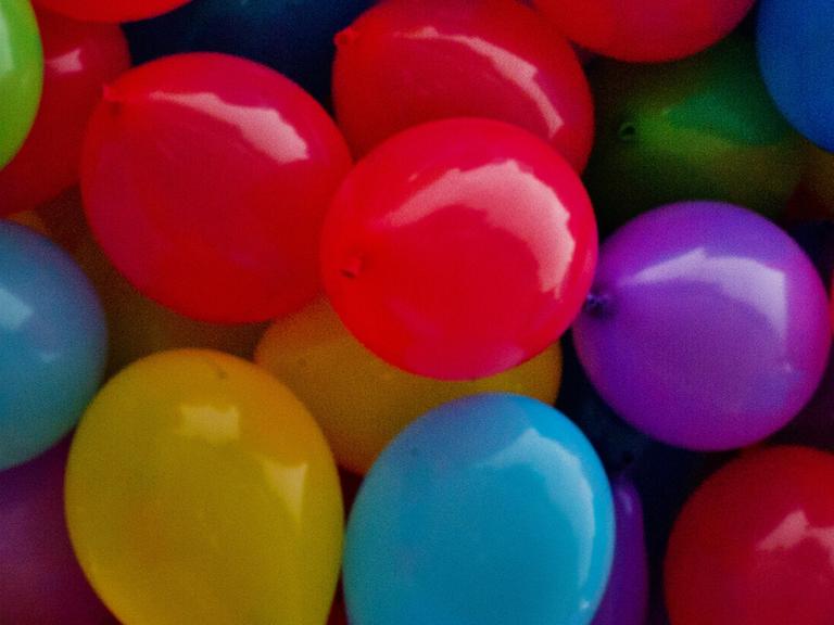 Viele bunte Luftballons.