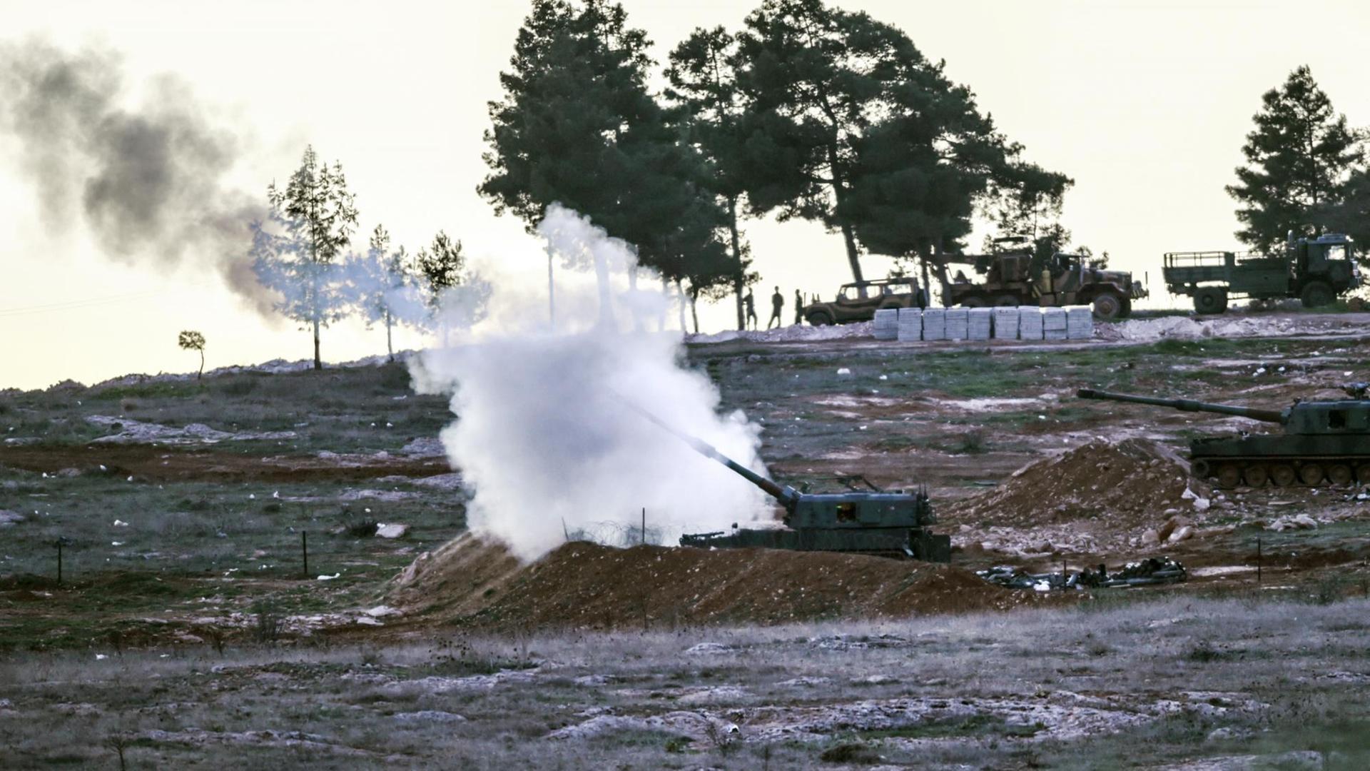 Panzer der türkischen Armee nahe Oncupinar