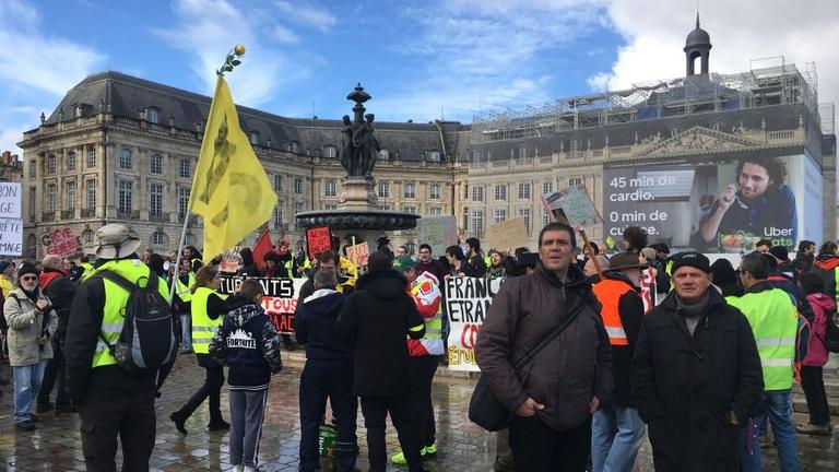 Auf dem Börsenplatz in Bordeaux sammeln sich die Demonstranten, Januar 2019