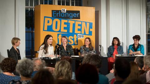 Lesungen und Gespräche mit (vlnr) Anne-Dore Krohn (Moderation), Antonia Baum, Kristine Bilkau, Annika Reich, Fatma Aydemir und Nora Gomringer