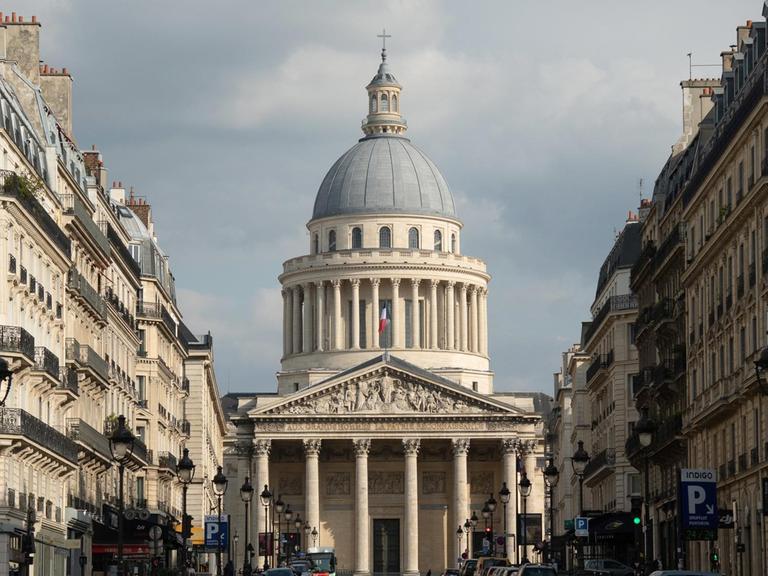 Die Frontansicht des Pantheons in Paris