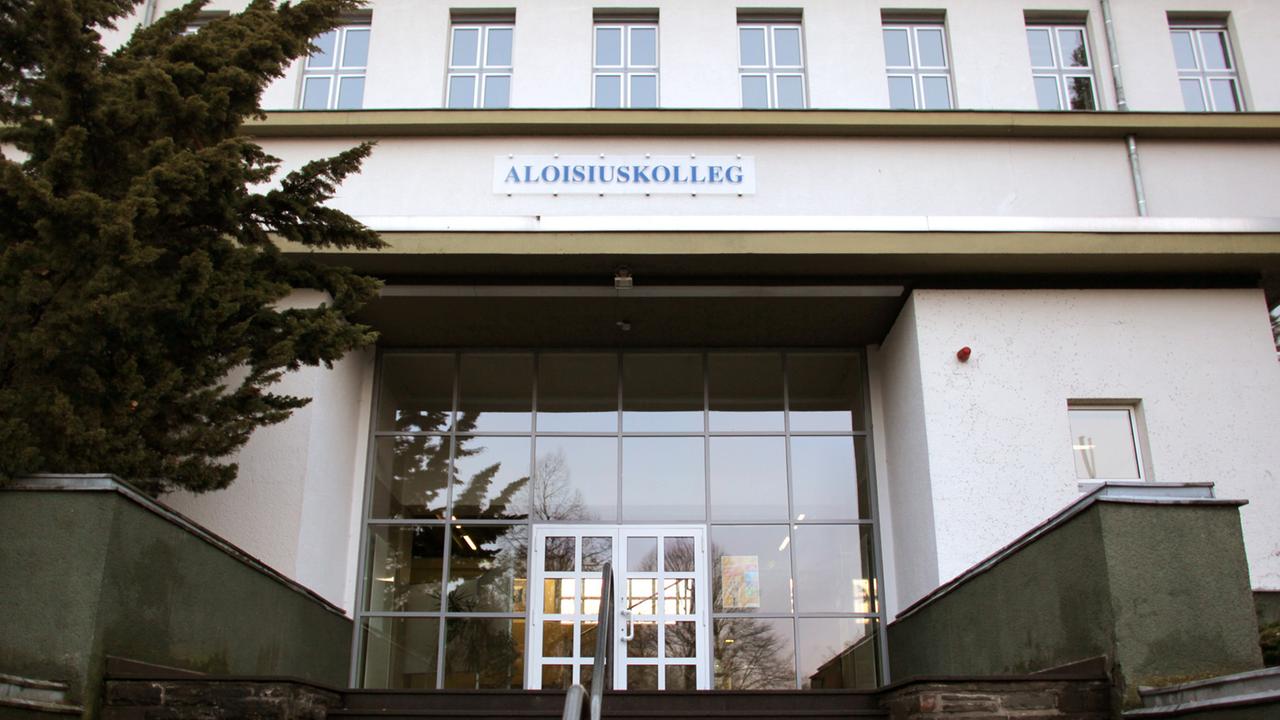 Das Aloisiuskolleg am Donnerstag (04.02.2010) in Bonn. Auch am Bonner Aloisiuskolleg des katholischen Jesuitenordens hat es Fälle sexuellen Missbrauchs gegeben.