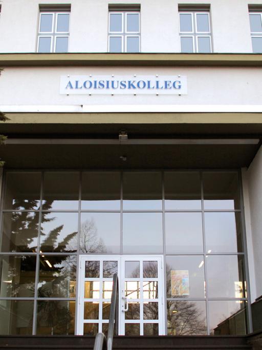 Der Eingang des Aloisiuskollegs in Bonn.