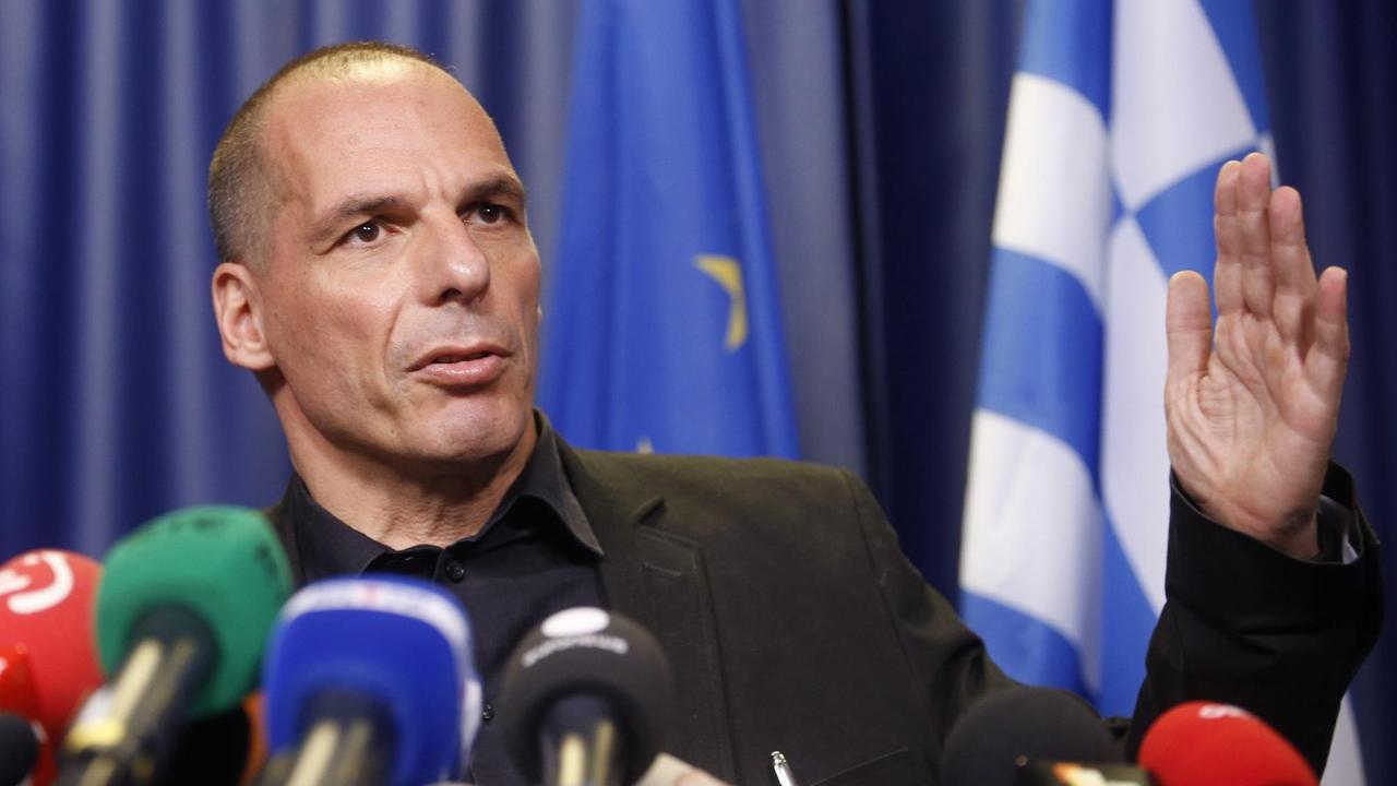 Der griechische Finanzminister Yanis Varoufakis spricht auf einer Pressekonferenz, nachdem Verhandlungen der Euro-Finanzminister in Brüssel ohne Einigung beendet wurden.