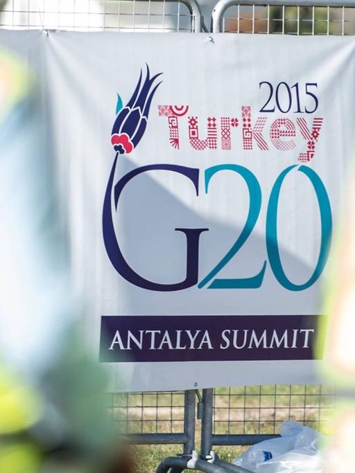 Türkische Polizisten bewachen das Tagungsgelände des G20-Gipfels in Antalya (Türkei)