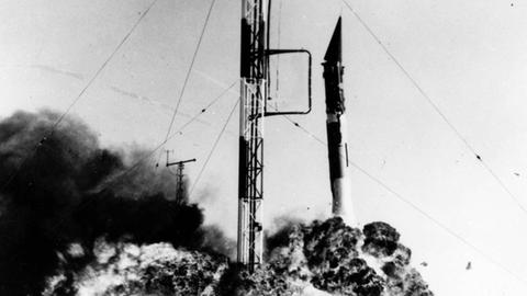Fehlstart des Vanguard-Satelliten am 06.12.1957: Schon nach zwei Sekunden und in der Höhe von 1,20 Metern ließ der Schub dramatisch nach. Die Vanguard sackte zurück zum Boden.
