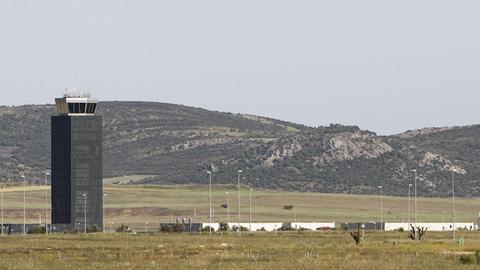 Tower und Flughafenfeld von Ciudad Real