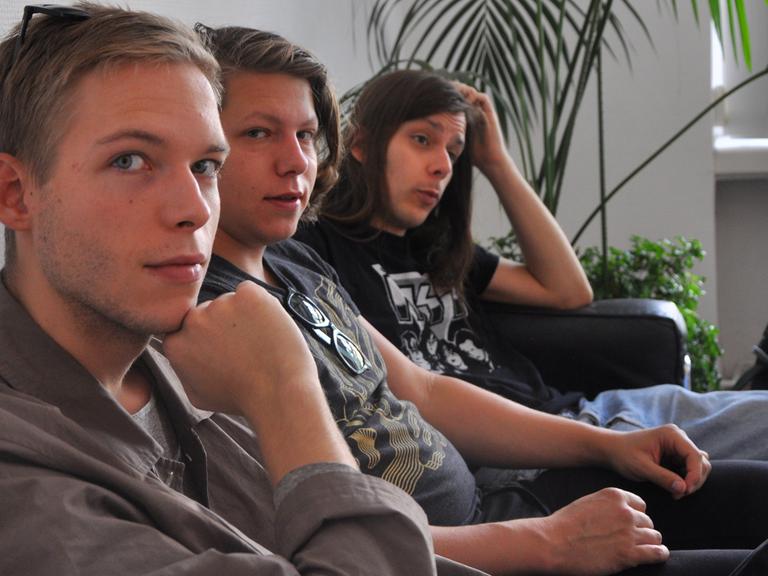 Die Mitglieder der Band "Die Nerven" im Deutschlandradio Kultur