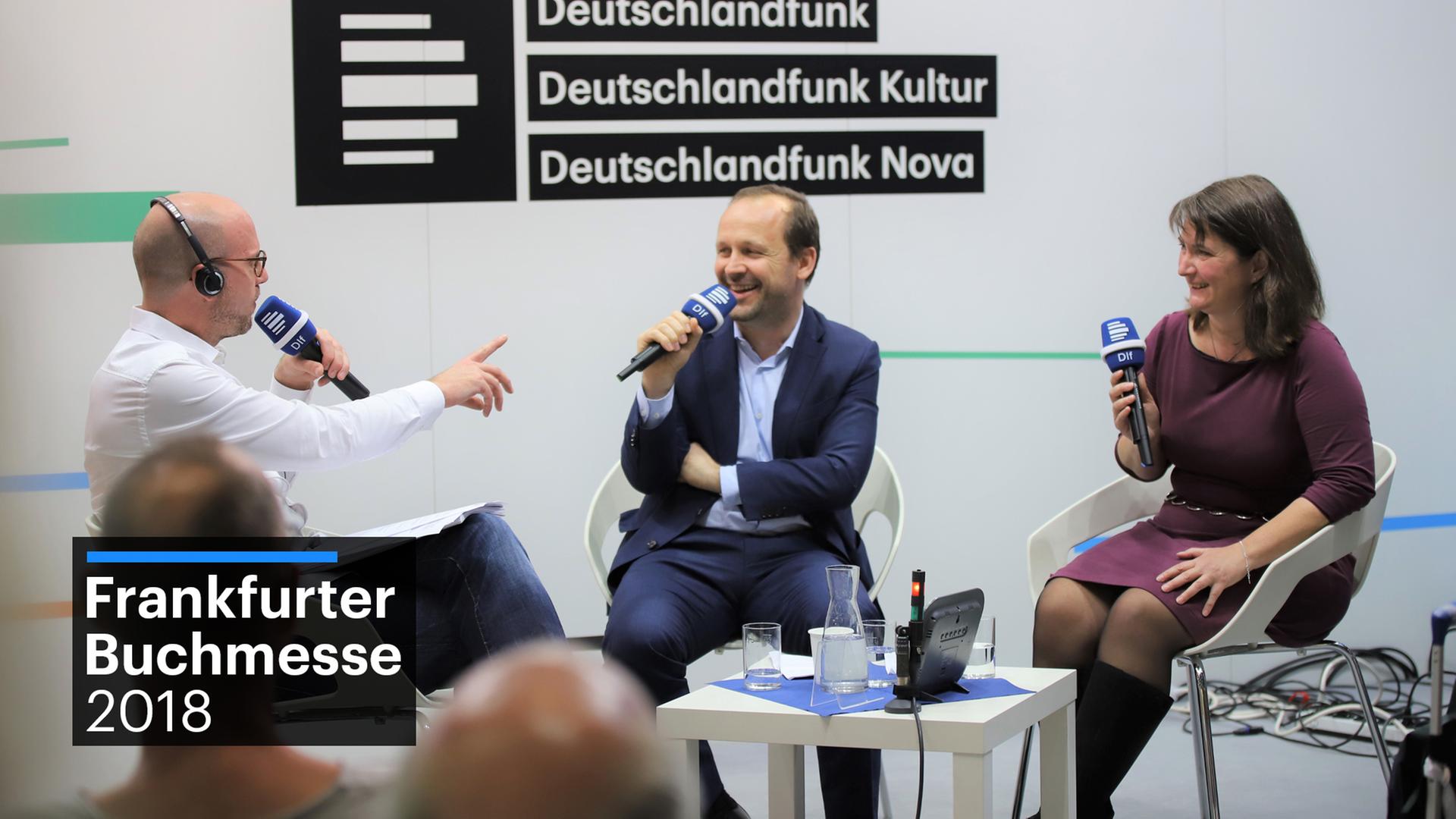 Daniel Kampa und Kirsten Reimers im Gespräch auf der DLF-Buchmessenbühne