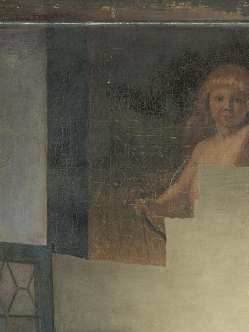 Zu sehen ist der obere Ausschnitt des Gemäldes "Brieflesendes Mädchen", das heißt: eine Gardinenstange, einen Vorhang und hinter dem Vorhang ein teilweise freigelegter Cupido.