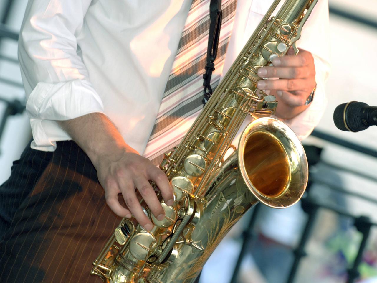 Ein Saxophonspieler