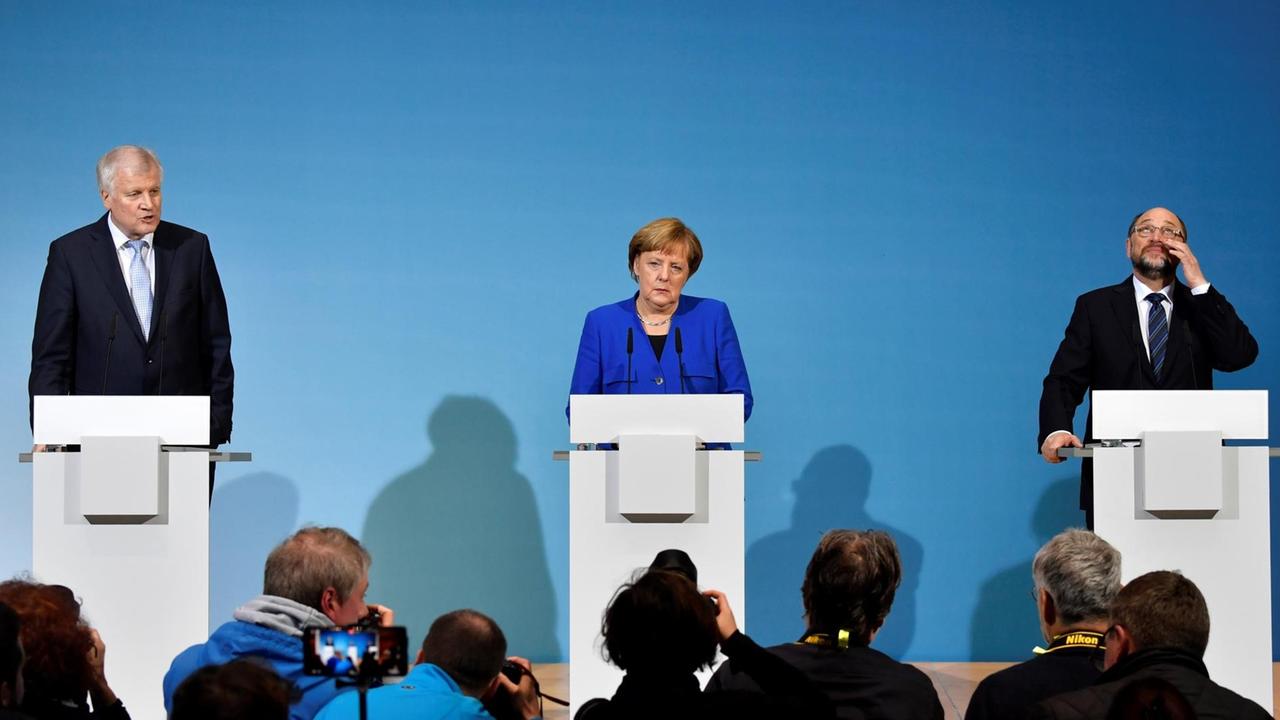 CSU-Chef Seehofer, CDU-Vorsitzende Merkel und SPD-Chef Schulz präsentieren die Sondierungsergebnisse.