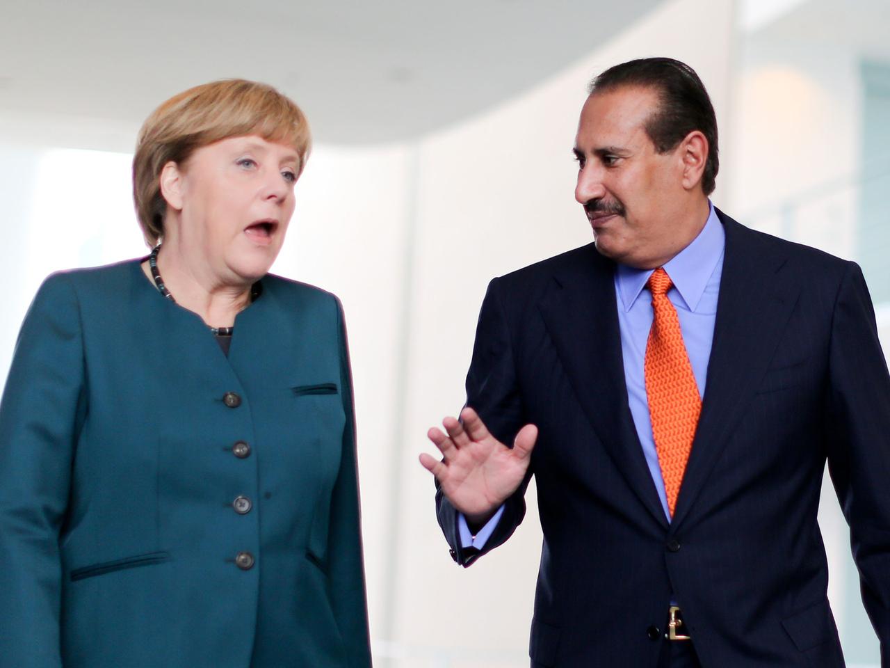 Bundeskanzlerin Merkel (CDU) und der ehemalige Ministerpräsident von Katar, Scheich Hamad bin Jassim bin Jabor Al Thani.