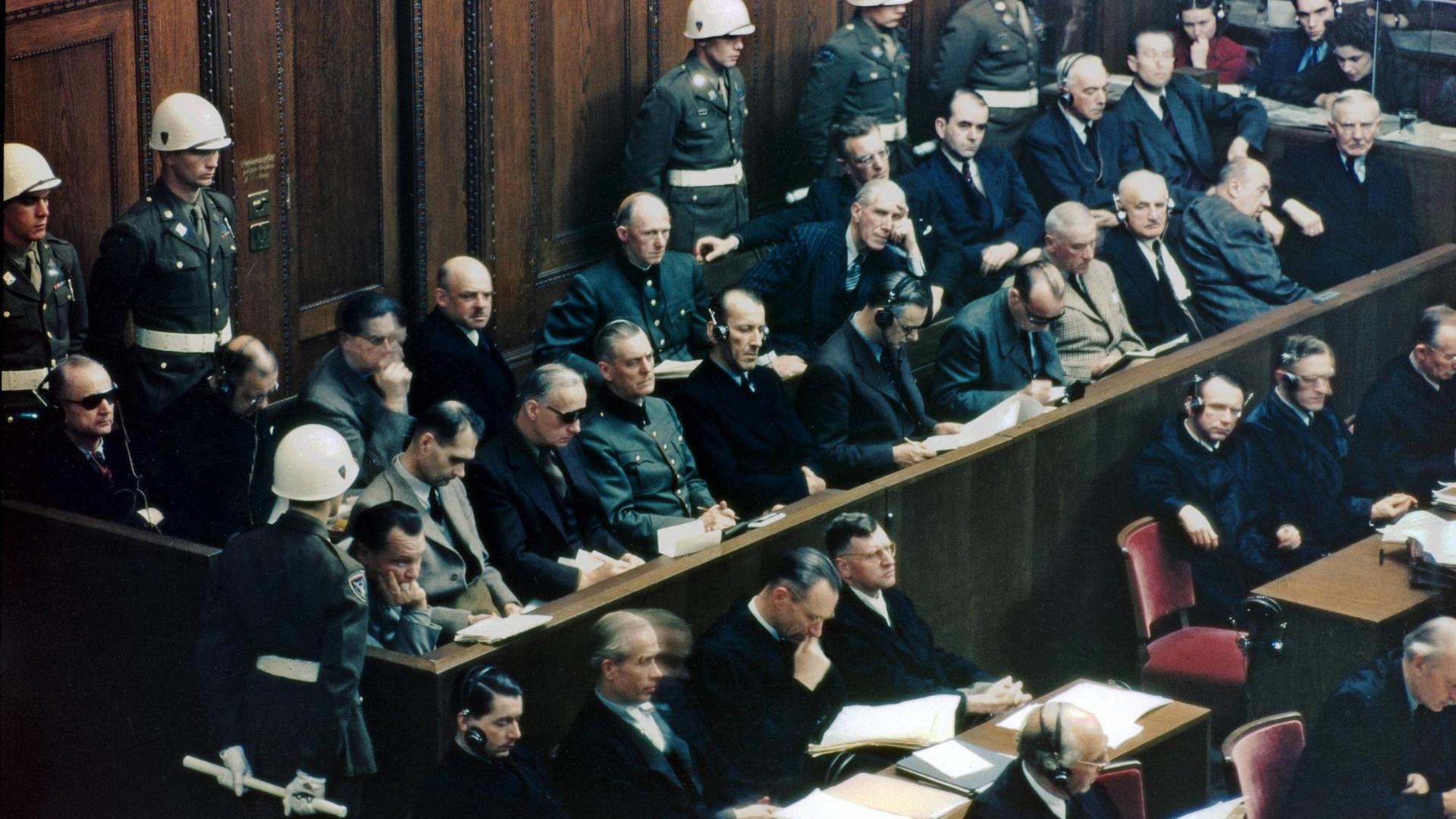 Bei den Nürnberger Prozessen stehen die Angeklagten vor Gericht.