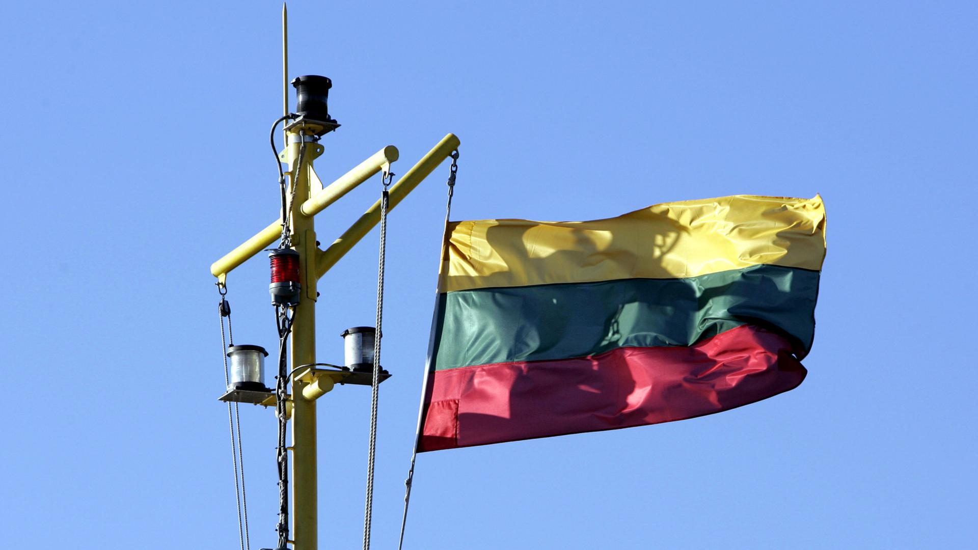 Blick auf die litauische Flagge