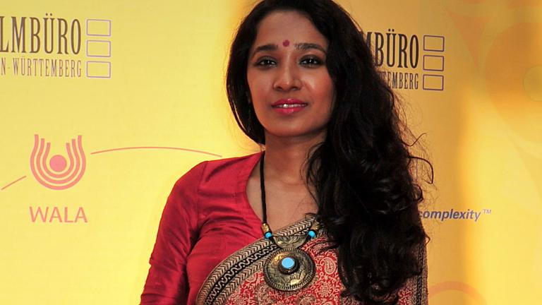 Die Schauspielerin Tannishtha Chatterjee spielt eine der "Göttin" in dem Film "7 Göttinen".