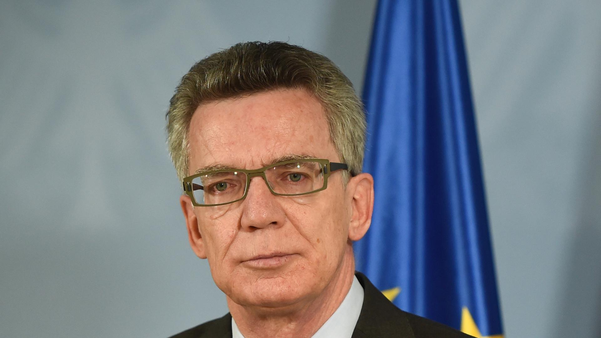 Bundesinnenminister Thomas de Maiziere (CDU) gibt ein Statement zum Verbot der militant-dschihadistischen Vereinigung "Tauhid Germany".
