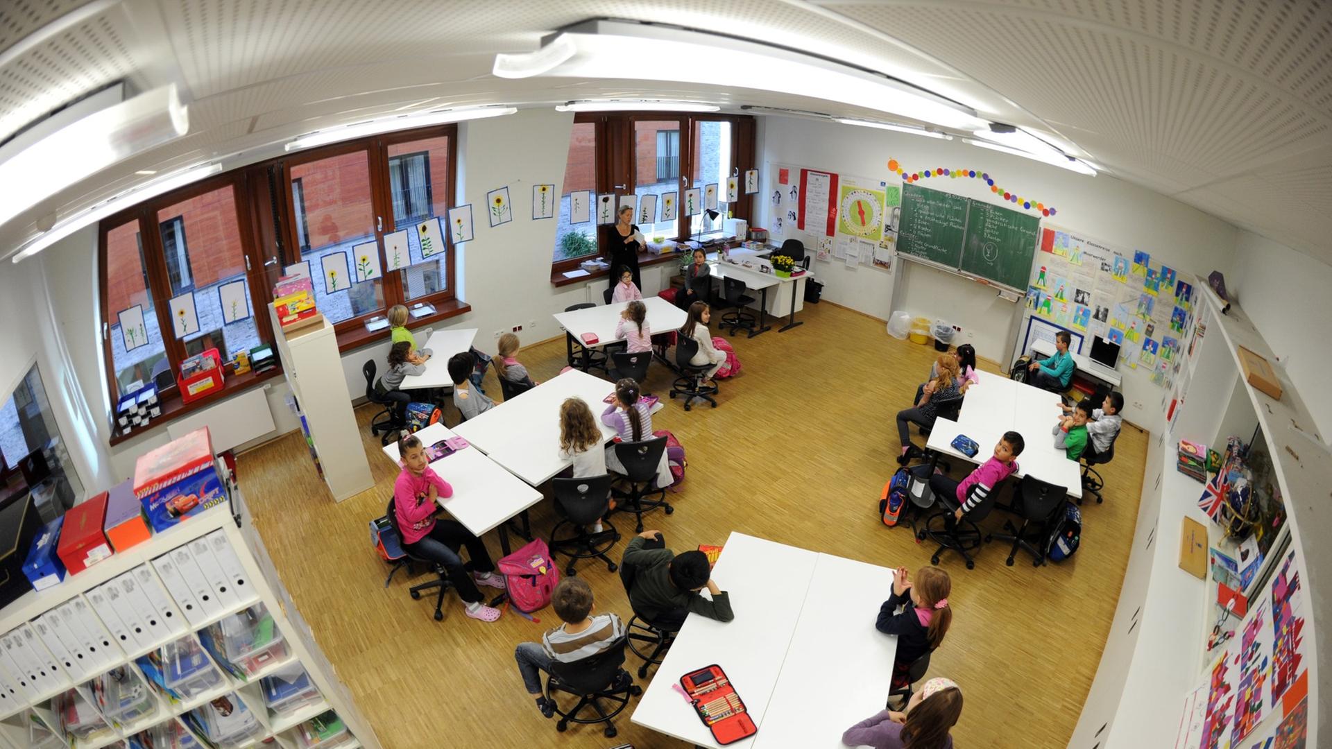 Kein Recht auf Ethik-Unterricht an Grundschulen (Bild: dpa/Daniel Reinhardt) Kein Recht auf Ethik-Unterricht an Grundschulen (Bild: dpa/Daniel Reinhardt)