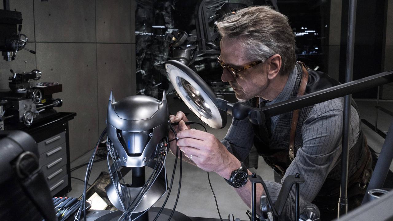 Jeremy Irons als Alfred in Warner Bros. "Batman"