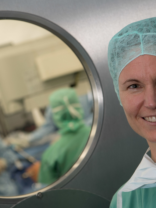 Sara Brucker, Ärztliche Direktorin des Forschungsinstituts für Frauengesundheit der Universität Tübingen, hat die erste Gebärmuttertransplantation in Deutschland hinbekommen.