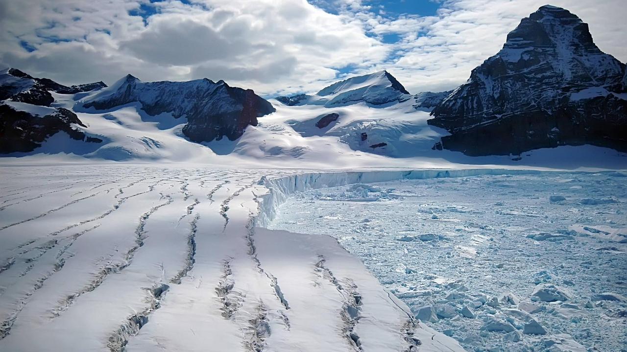 Schmelzender Gletscher in der Antarktis - Zeichen für den Klimawandel
