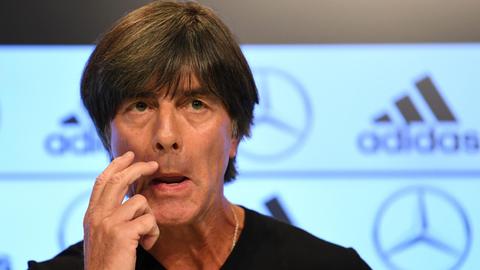 Bundestrainer Joachim Löw bei der WM-Analyse und Kader-Bekanntgabe für die Länderspiele gegen Frankreich und Peru