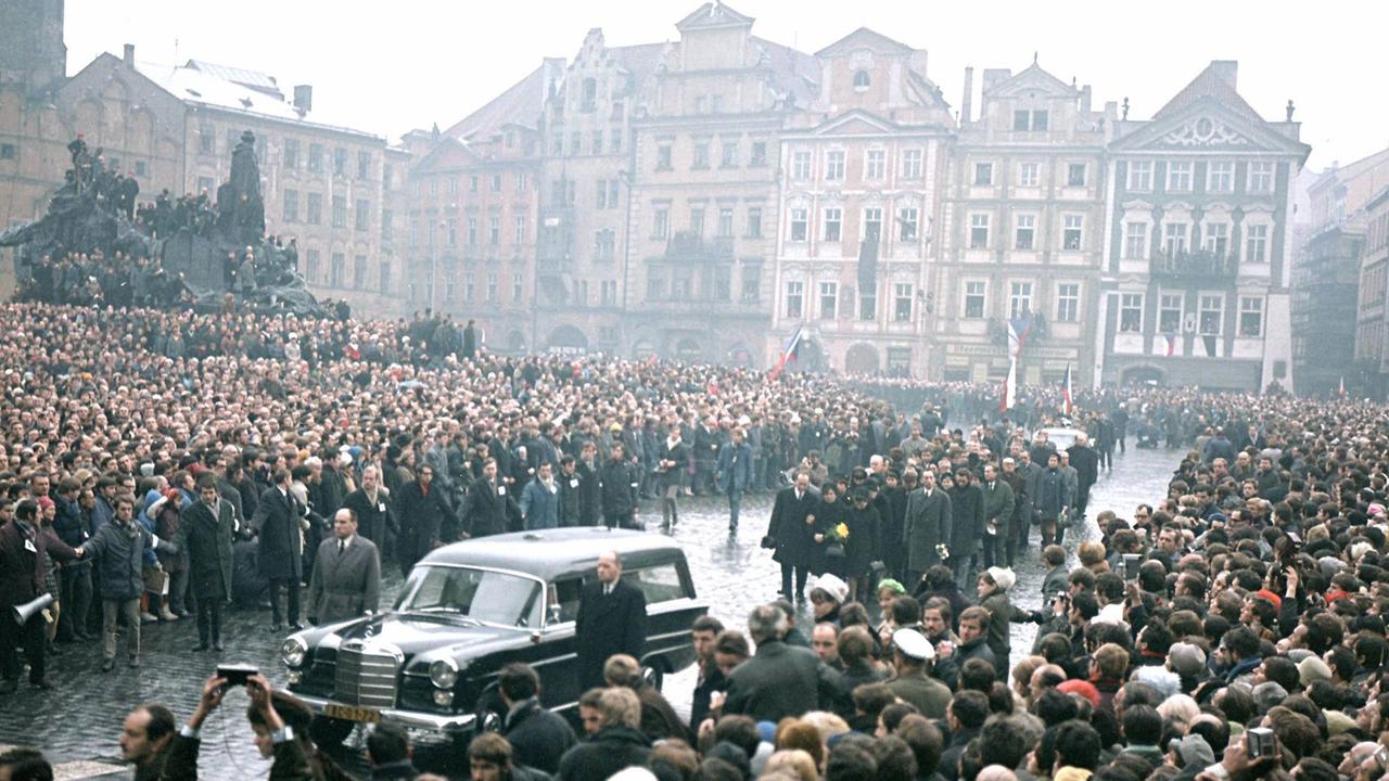 Trauermarsch anlässlich des Todes von Jan Palach 1969