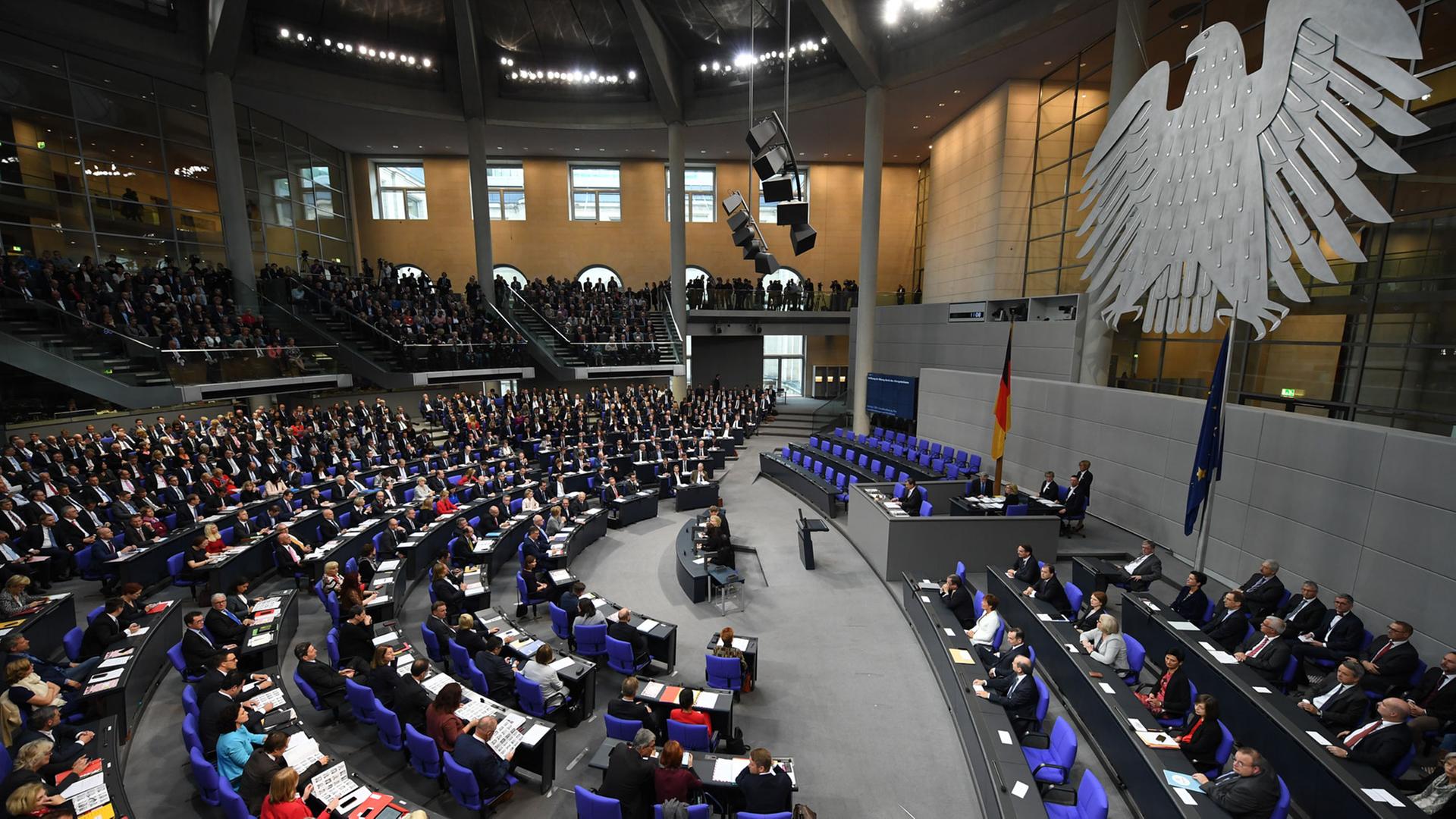 Konstituierende Sitzung des Bundestages mit leerer Regierungsbank