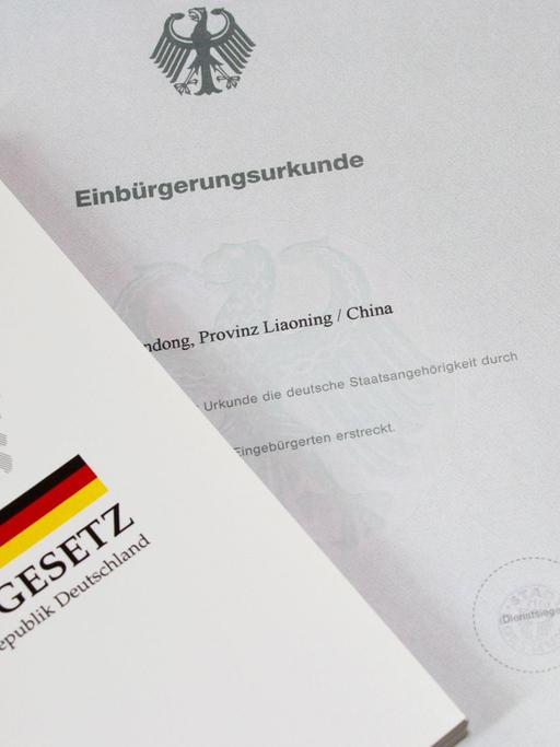 Einbürgerungsurkunde und das Deutsche Grundgesetz