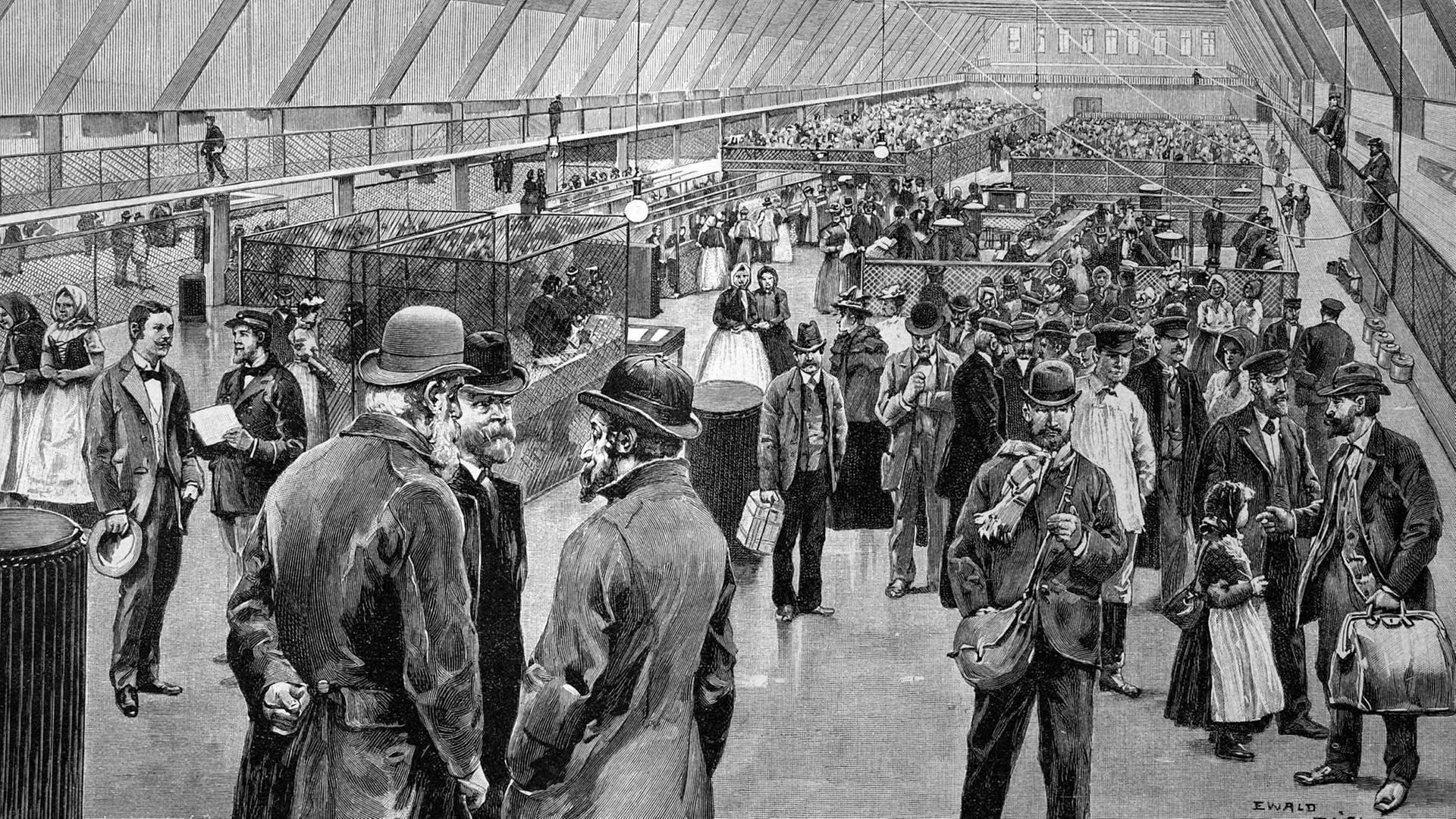Ein Holzstich von 1897 zeigt neu angekommene Einwanderer im Registrierungssaal auf Ellis Island.