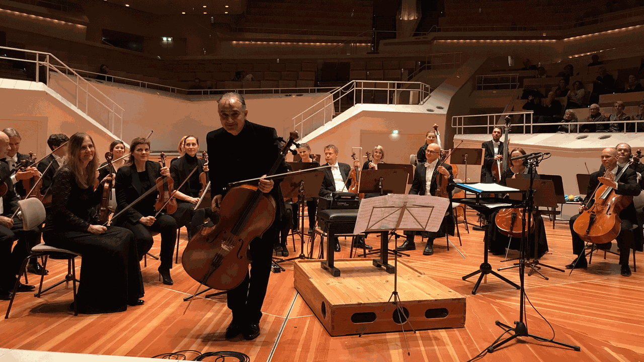 Die Kammersymphonie Berlin mit dem Cellisten Athil Hamdan