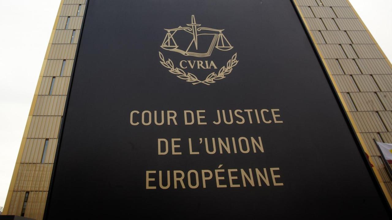 Das Bild zeigt das Logo und den Schriftzug des EuGH, des Europäischen Gerichtshofs in Luxemburg.