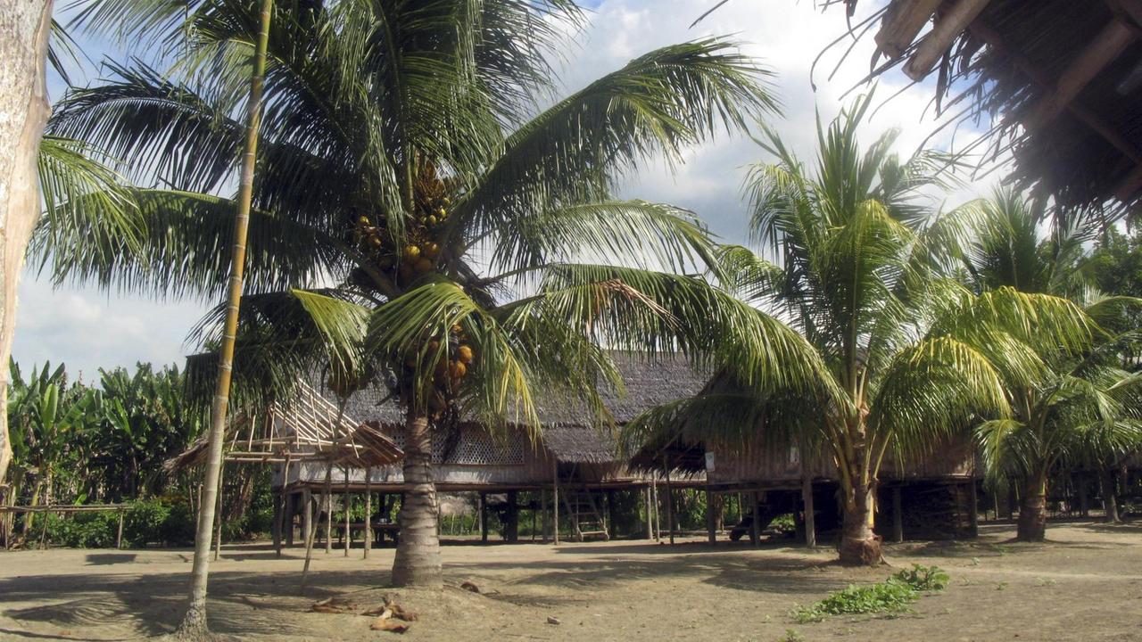 Das Dorf Tuawatchi in der Morobe-Provinz in Papua-Neuguinea. Morobe war unter dem Namen Adolphhafen um das frühe 20. Jahrhundert eine deutsche Kolonie.